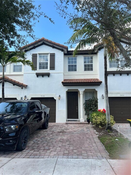 938 NE 29th Terrace in Homestead, FL - Building Photo