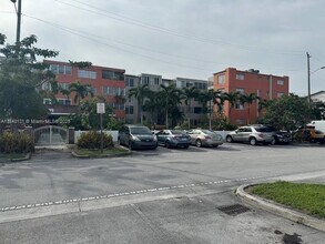 1850 NE 169th St in North Miami Beach, FL - Building Photo - Building Photo