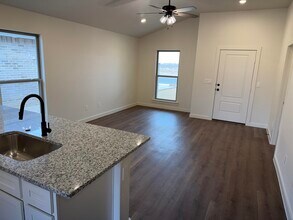 1305 N Chicago Ave in Lubbock, TX - Building Photo - Building Photo