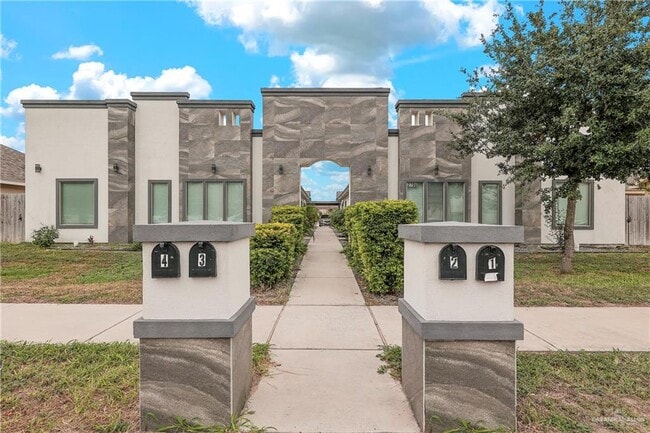 2706 Larkspur Ave, Unit 1 in Edinburg, TX - Foto de edificio - Building Photo