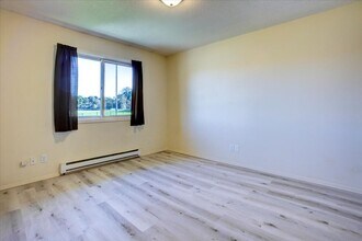 114 17th Ave E in Menomonie, WI - Building Photo - Building Photo