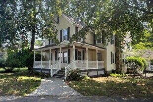 308 Ballston Ave in Saratoga Springs, NY - Building Photo