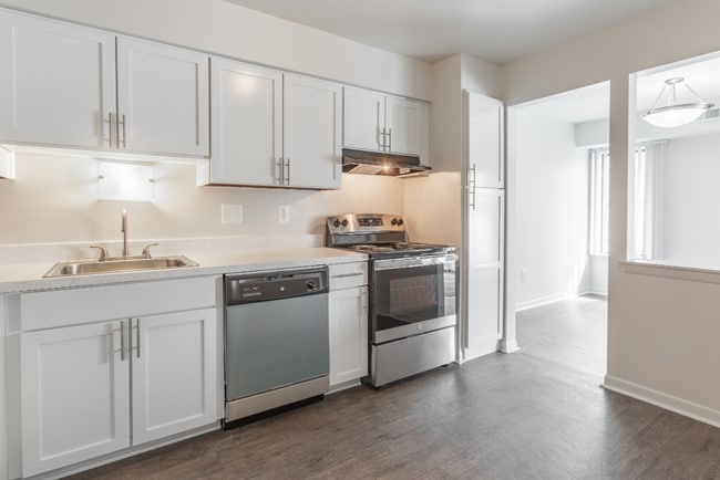 Pine Ridge Apartments - Southfield, MI