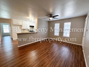 107 Ave B in Ennis, TX - Building Photo - Building Photo