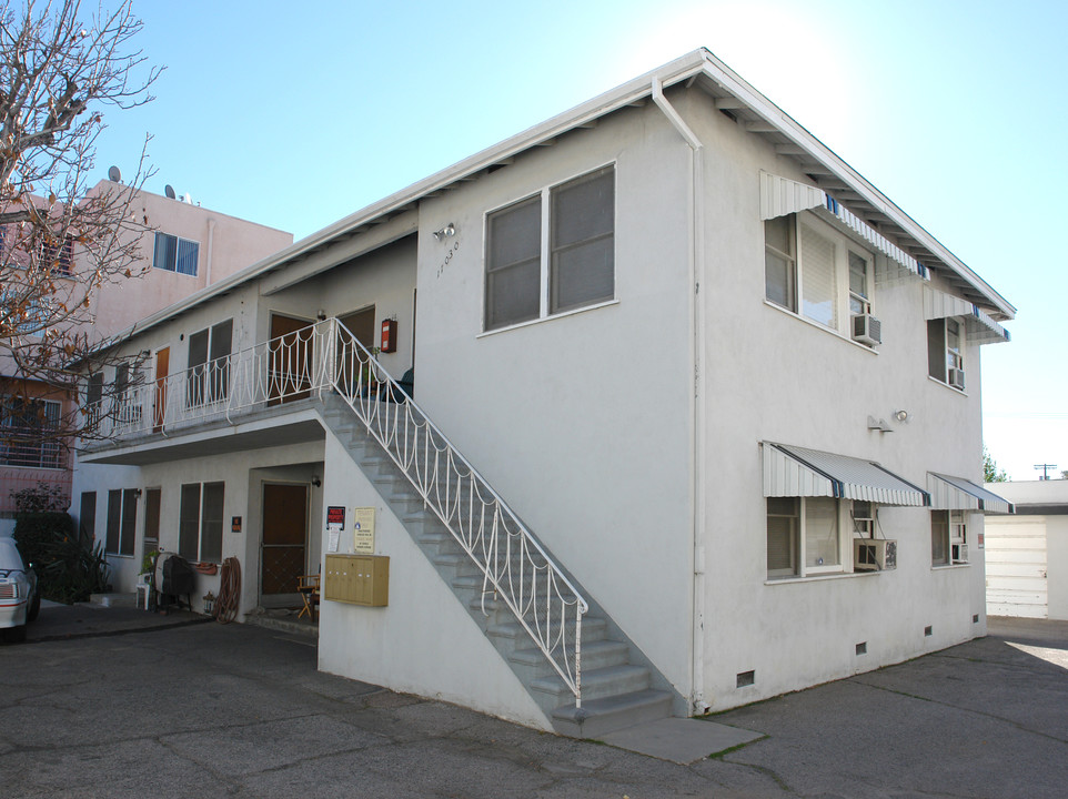 11030 Hesby St in North Hollywood, CA - Building Photo