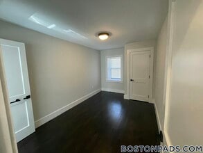 54 Taylor St in Boston, MA - Foto de edificio - Building Photo