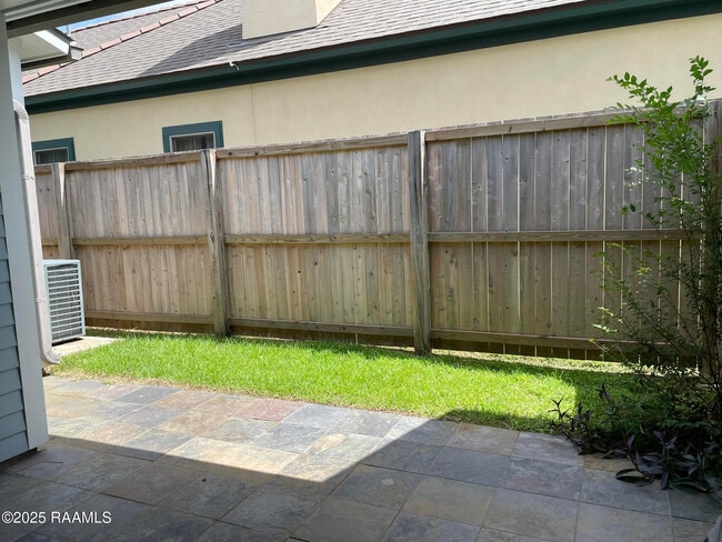 403 Stonemont Rd in Lafayette, LA - Building Photo - Building Photo