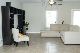 15413 Dark Star Ln in Ruskin, FL - Building Photo - Building Photo