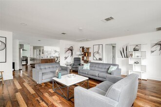 2801 Cedarview Dr in Austin, TX - Building Photo - Building Photo