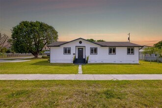 1867 NW 8th Ave in Homestead, FL - Building Photo - Building Photo