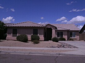 930 E Harwell Rd in Phoenix, AZ - Building Photo