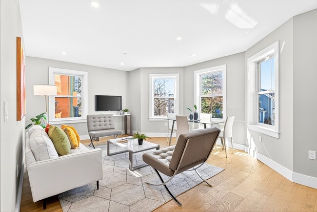 584 Cambridge St in Boston, MA - Building Photo - Building Photo