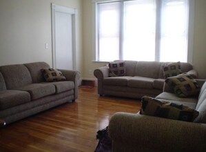 7 Price Rd, Unit 2 in Boston, MA - Building Photo - Building Photo