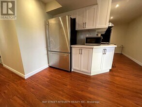 320 Drewry Ave in Toronto, ON - Building Photo - Building Photo