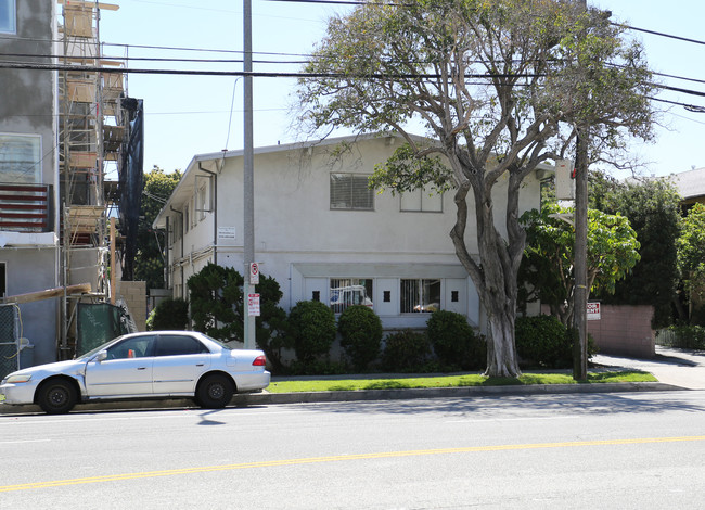 11820 Washington Pl in Los Angeles, CA - Building Photo - Building Photo