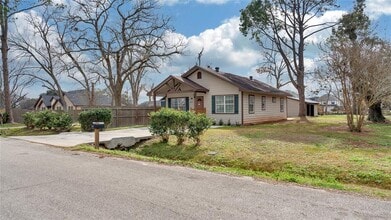 8214 Peekskill Ln in Houston, TX - Foto de edificio - Building Photo