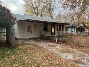 1653 N Hayes Ave in Springfield, MO - Building Photo - Building Photo
