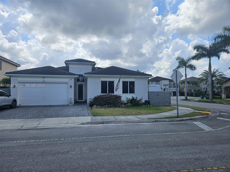 701 NW 127th Pl in Miami, FL - Building Photo