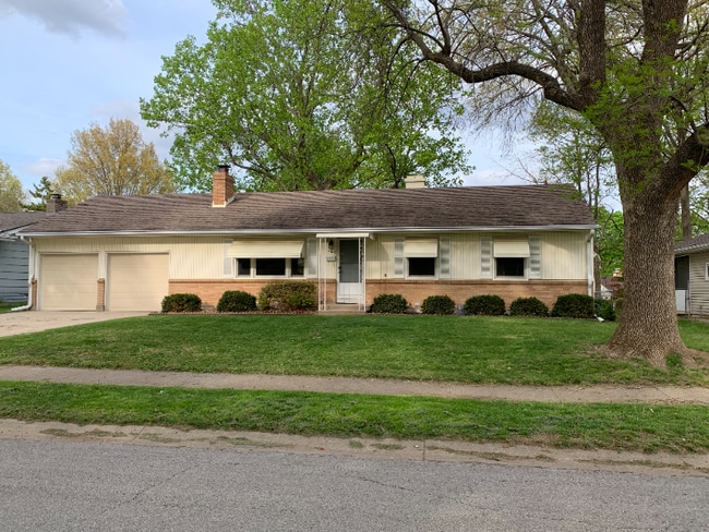 4943 NE Gladstone Ave in Kansas City, MO - Building Photo - Building Photo