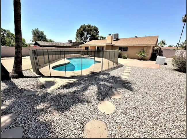 513 E Fremont Dr