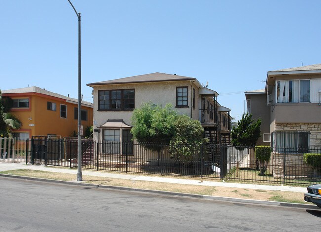 1911 Pine Ave in Long Beach, CA - Foto de edificio - Building Photo