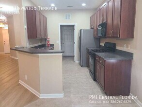 202 Heywood Terrace in DeLand, FL - Building Photo - Building Photo