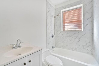 1554 SW 5th St, Unit 11c in Miami, FL - Building Photo - Building Photo