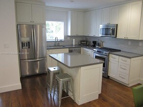834 Mariana Ave in Coral Gables, FL - Foto de edificio - Building Photo