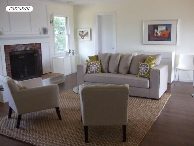 116 S Midway Rd in Shelter Island, NY - Building Photo - Building Photo