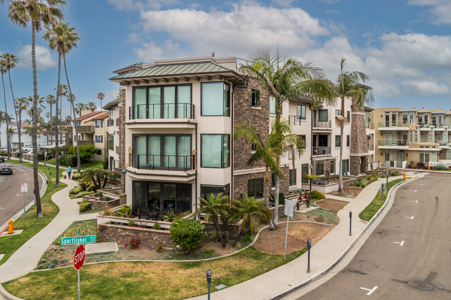 Montego Condominiums in Oceanside, CA - Foto de edificio - Building Photo