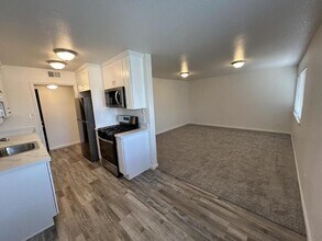 7143 Bacchini Ave in Sacramento, CA - Building Photo - Building Photo