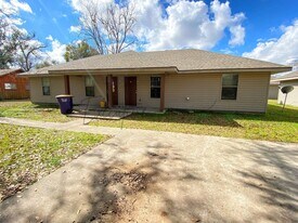 204b S Welty Ave in Iowa, LA - Building Photo