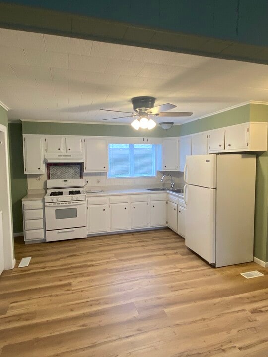 105 Debby St, Unit Apartment A in Minier, IL - Foto de edificio