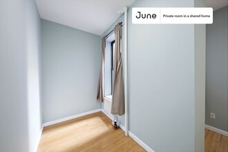 Private bedroom in 3 bed/1 bath Home in New York, NY - Building Photo - Building Photo