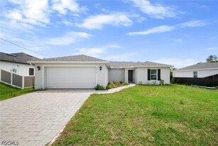 2815 24th St W in Lehigh Acres, FL - Building Photo