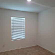 1213 Wildflower St in Ennis, TX - Building Photo - Building Photo