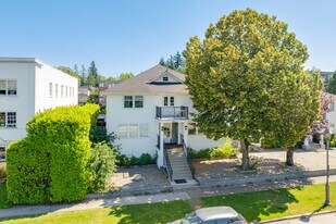 5642 Dalhousie Rd in Vancouver, BC - Building Photo