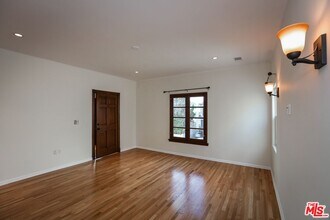 806 N Alfred St in Los Angeles, CA - Building Photo - Building Photo