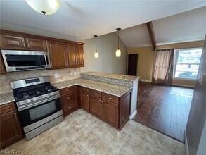 2021 Aldersgate Dr in Lyndhurst, OH - Building Photo - Building Photo