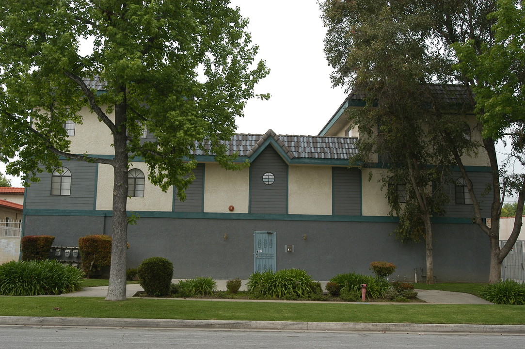 2711 W Grand Ave in Alhambra, CA - Building Photo