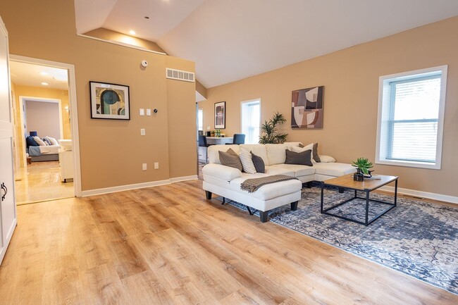 5430 Oakley Ave in Kansas City, MO - Foto de edificio - Building Photo