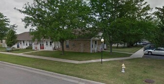 995 Meadow Ln in Kenton, OH - Building Photo