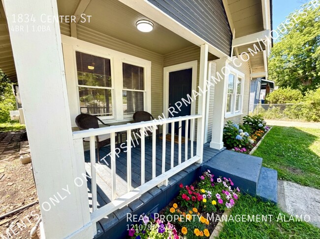 1834 Center St in San Antonio, TX - Building Photo - Building Photo