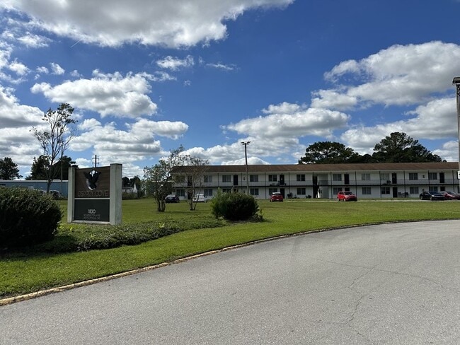 Osprey Cove South Apartments in Jacksonville, NC - Foto de edificio - Building Photo