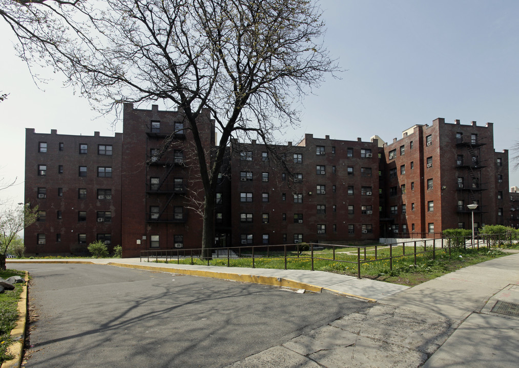 1627 Jf Kennedy Blvd W in North Bergen, NJ - Foto de edificio