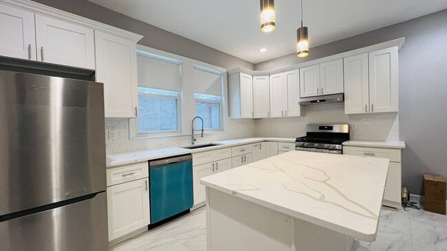 206 Winchester St in Brookline, MA - Building Photo - Building Photo