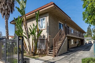 14607 Gilmore St in Van Nuys, CA - Building Photo