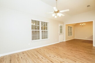 152 Dreville Dr in La Vergne, TN - Building Photo - Building Photo