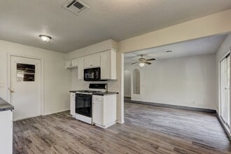 4401 Meadowoak Dr in Midwest City, OK - Building Photo - Building Photo
