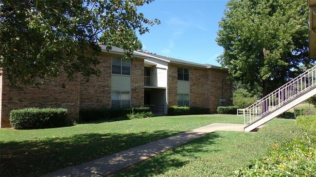 7075 Lamar Rd in Reno, TX - Foto de edificio - Building Photo